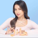 Azarine X Jennifer Coppen Resmi Luncurkan Glowkiss Sunscreen Lip Balm SPF 35 PA+++ : 3 in 1 Lip Balm Andalan untuk Bibir Sehat & Glowing!
