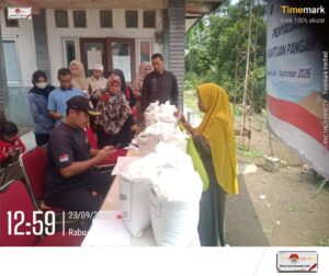 Warga Desa Sukakarya Sambut Gembira Bantuan Pangan, 1.943 KPM Menerima Manfaat